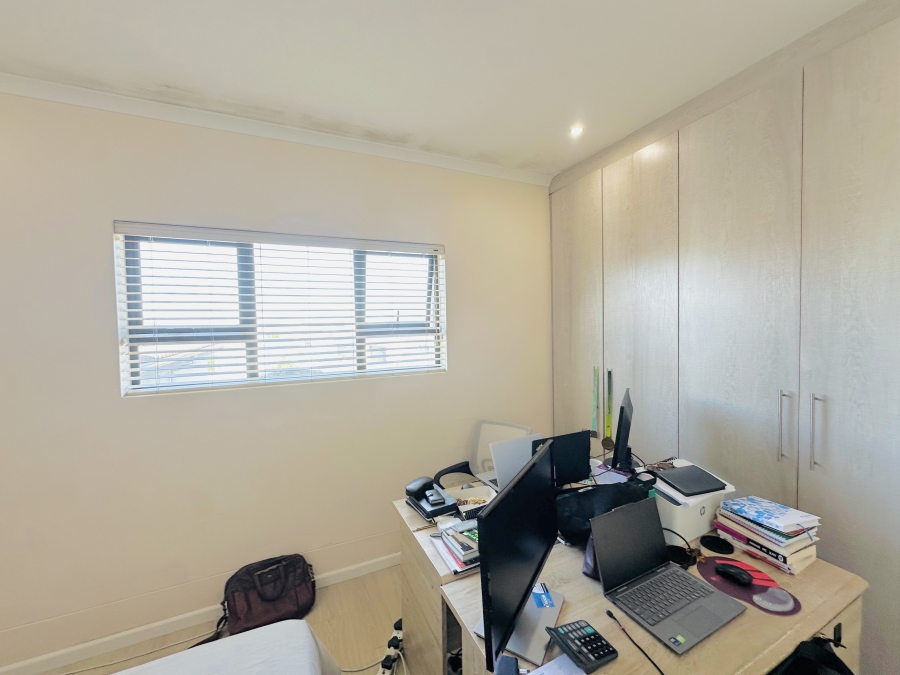 4 Bedroom Property for Sale in Parklands North Western Cape